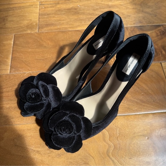 NWT Antonio Melani Ester Velvet Flower Heel Pumps Sz 6,5 (no original box) - Picture 3 of 11